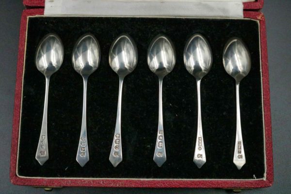 05 - 39.7_A selection of silver teaspoons_97595