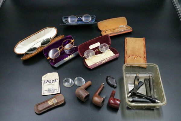 05 - 41.6_A large amount of vintage collectables_97597
