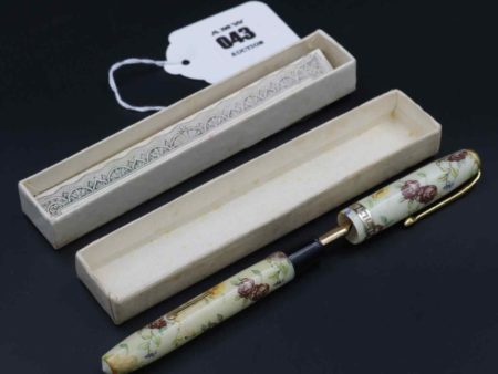 05 - 43.1_Conway Stewart Number 22 Floral Fountain Pen 14ct Gold_95601