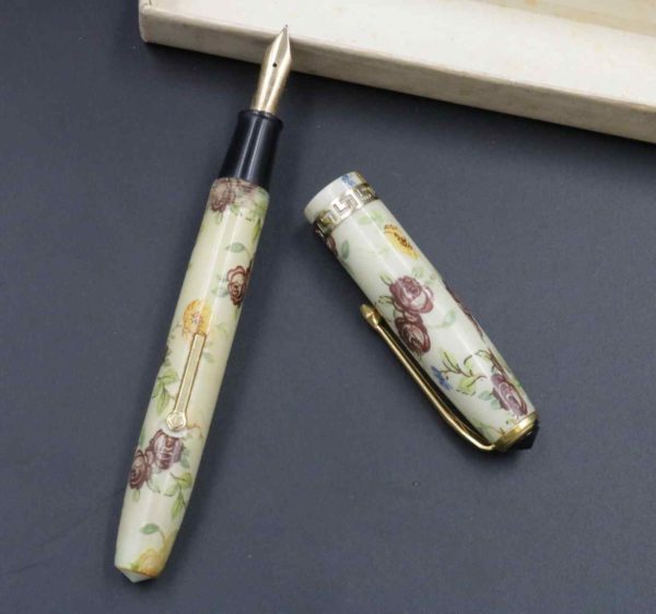05 - 43.6_Conway Stewart Number 22 Floral Fountain Pen 14ct Gold_95601