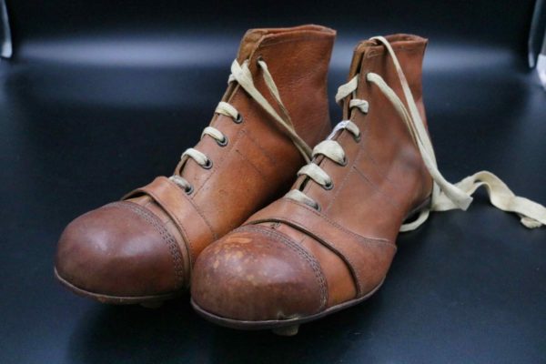 05 - 6.8_Jen Goal Ward Football boots circa 1940_97562