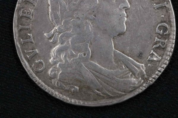 05 - 73.4_William III Half Crown Coin 1698_95631