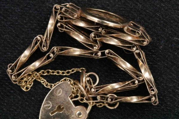05 - 87.8_9CT Gold Ladies Gate Bracelet 4.18 Grams_95645