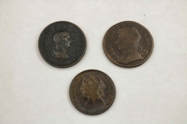 05 - 89.1_Victoria 1884 Farthing George III 1807 and King Charles II Coin 1674_98329