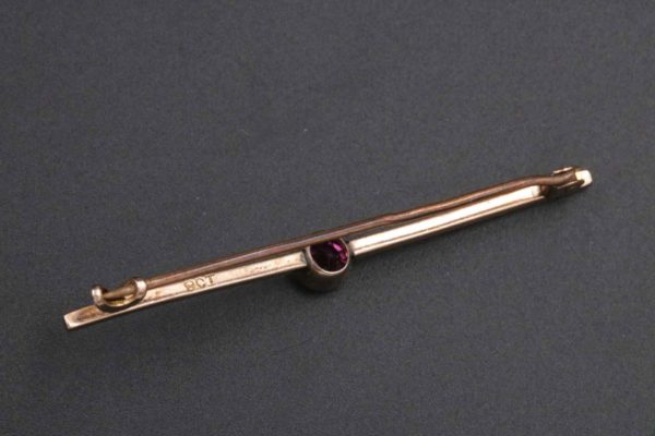 05 - 89.3_9CT Gold Tie Pin With Coloured Stone 1.9 Grams_95647