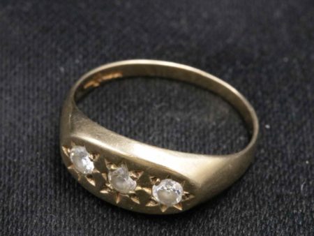 05 - 95.1_9CT Gold Ring Set with 3 Clear Stones_95653